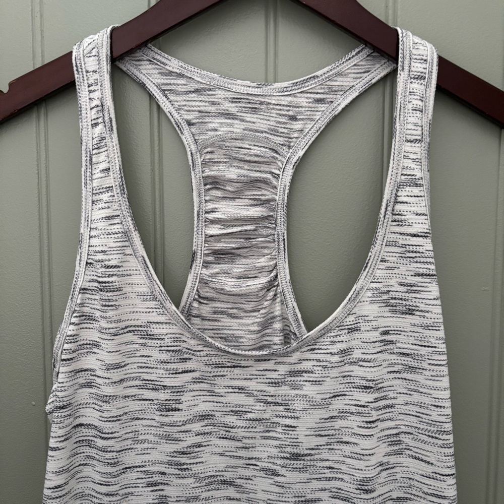 • [Lululemon] Racerback Tank • - Picture 2 of 7